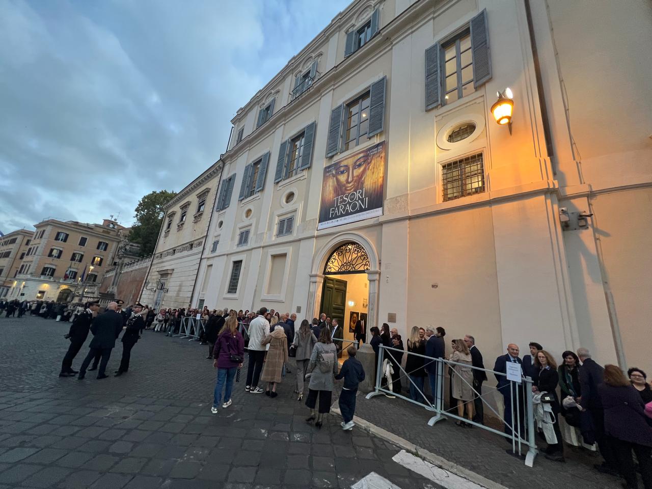 بعد يوم من افتتاحه للجمهور في العاصمة الإيطالية روما ..  بيع 50 ألف تذكرة بزيادة 10 آلاف تذكرة عن اليوم الأول للافتتاح